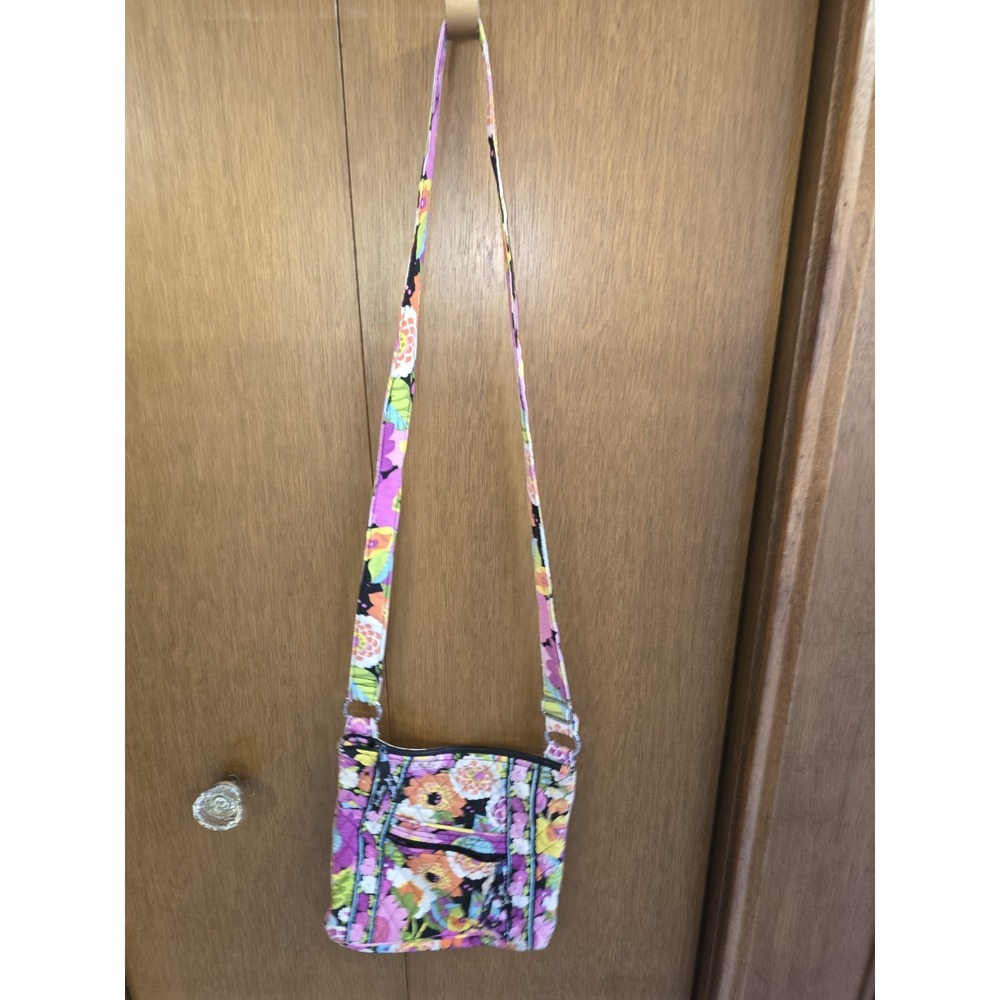 Vera Bradley Excellent crossbody handbag purse Va Va Bloom pattern zip